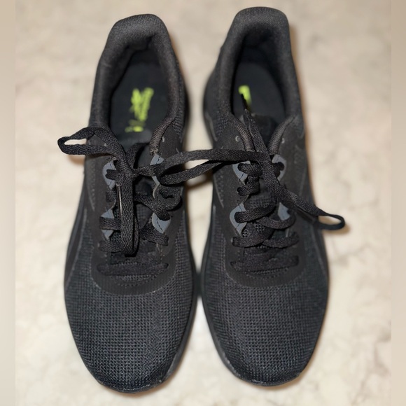 Size 8 Reebok running shoes - Picture 4 of 4